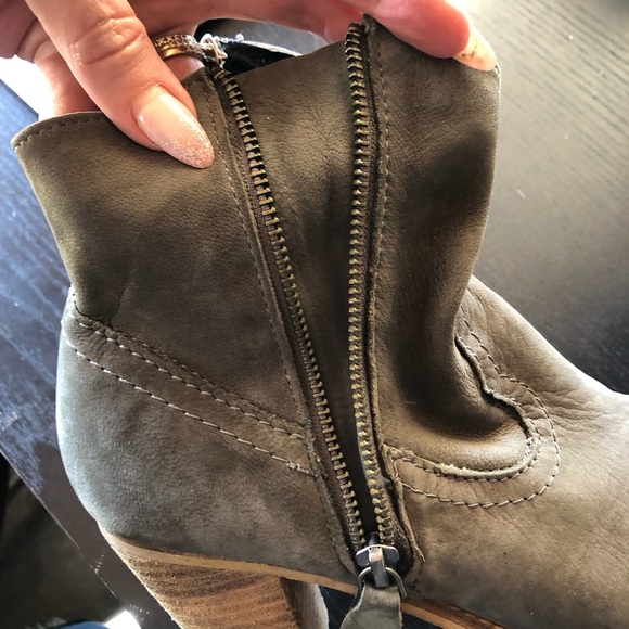 Rebels suede Stomp western style ankle boot greyish olive color wood heel 3” 7.5 - Picture 5 of 8